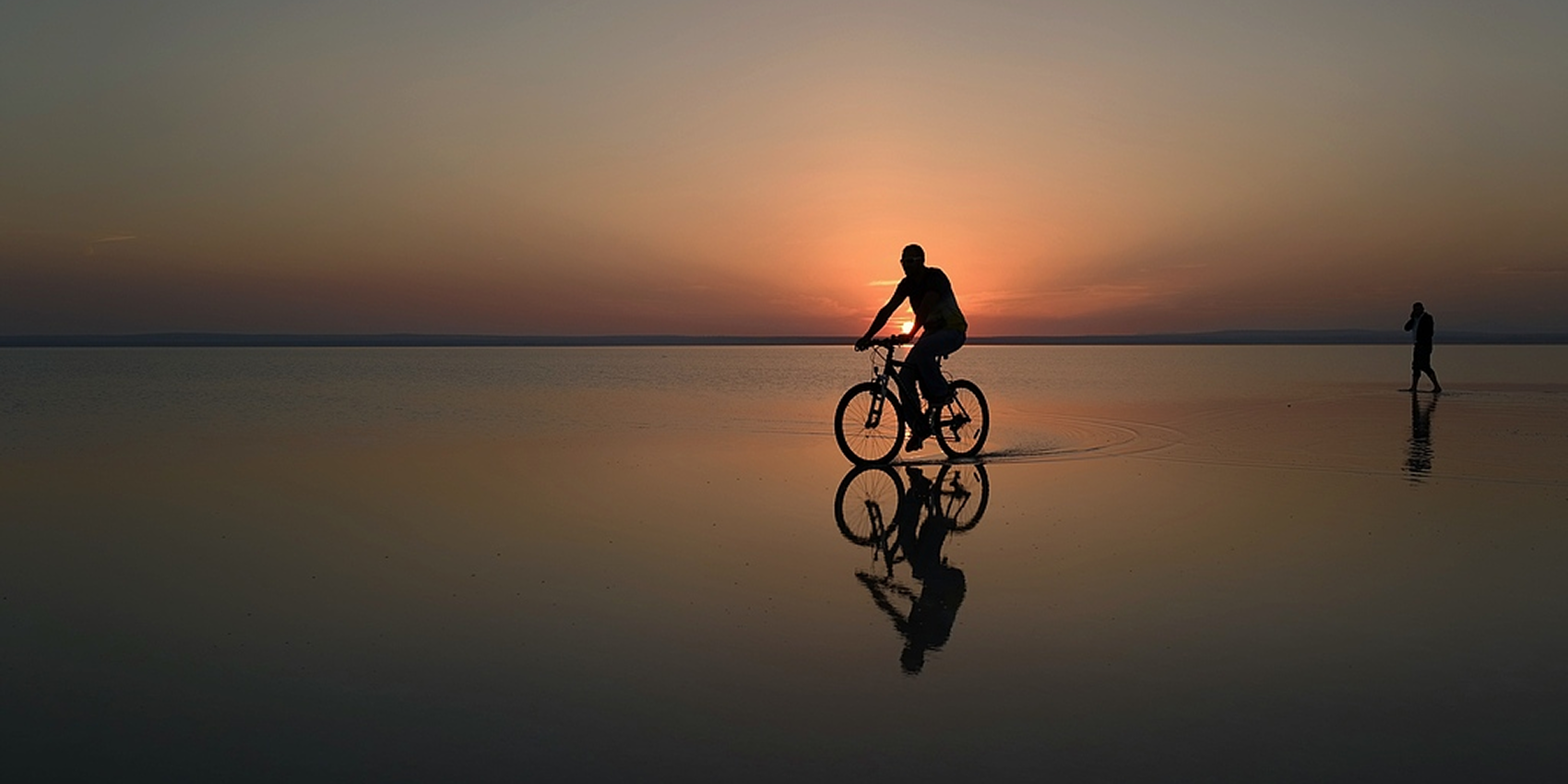 「2025-07-02」Move forward to keep life balanced.美图壁纸